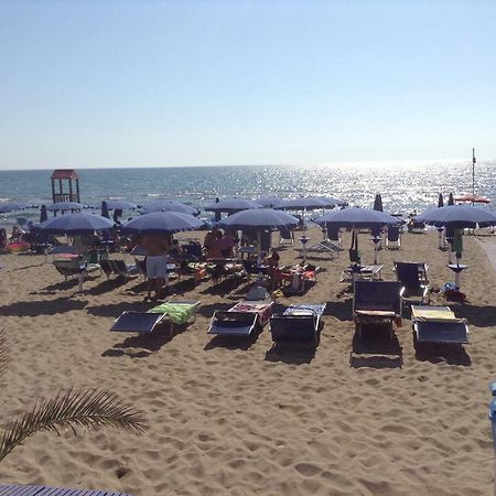 Bed &Breakfast Pinetamare Bed & Breakfast Castel Volturno Luaran gambar