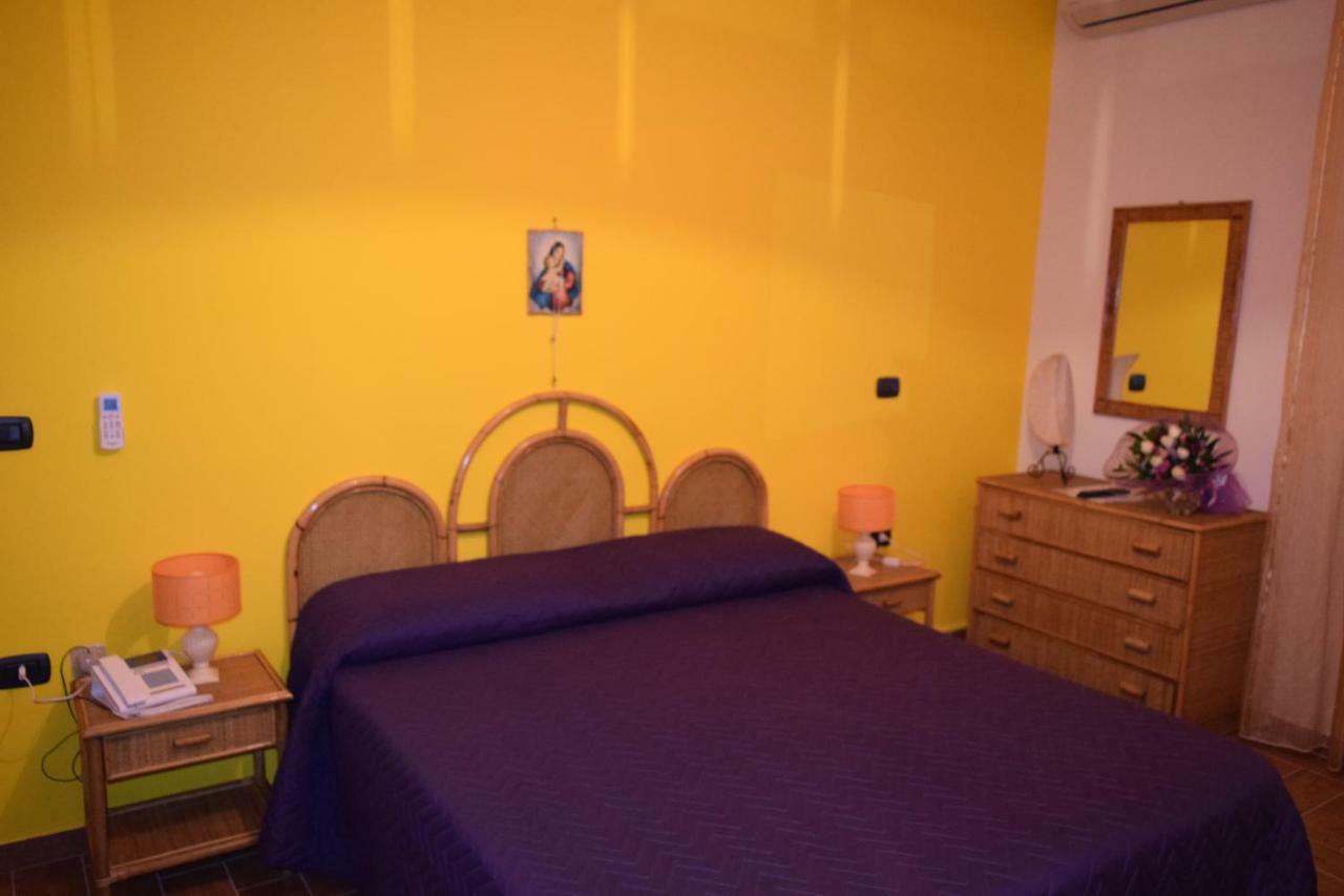 Bed &Breakfast Pinetamare Bed & Breakfast Castel Volturno Luaran gambar